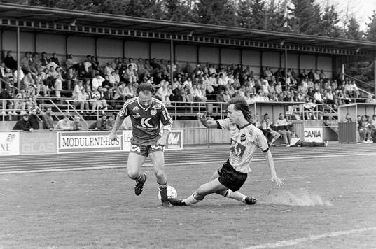 Christian Öhrn stoppar kalmars Johnny Erlandsson