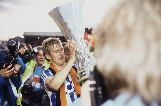 Lennart Nilsson, IFK Göteborg, med pokalen