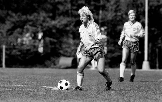 Anna Svenjeby, Sverige med bollen
