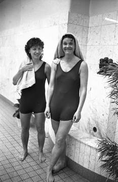 Anette Börjesson och Pia Sundhage i badet