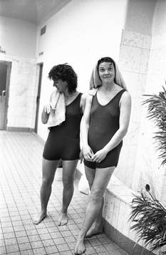 Anette Börjesson och Pia Sundhage i badet