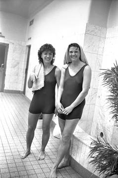 Anette Börjesson och Pia Sundhage i badet