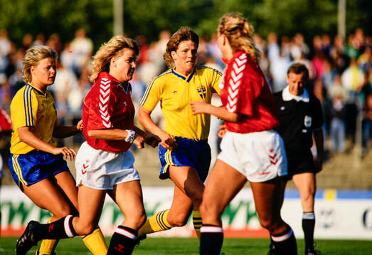 Sveriges Anneli Andelén och Pia Sundhage i aktion