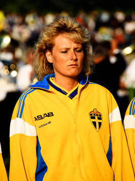 Gunilla Axén, Sverige