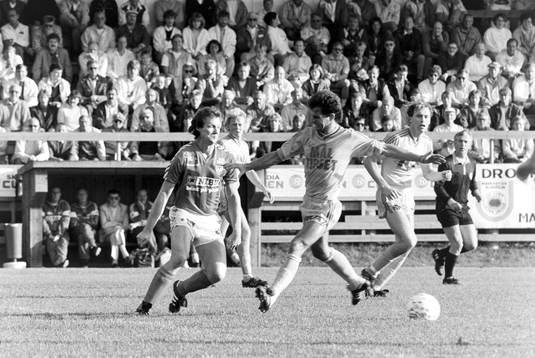 Markaryds Håkan Davidsson i kamp om bollen