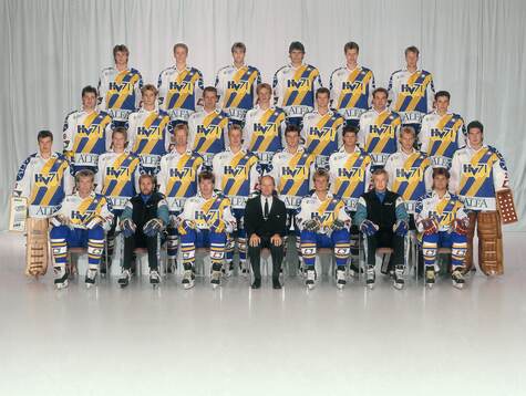 Spelare och personal i Hv71