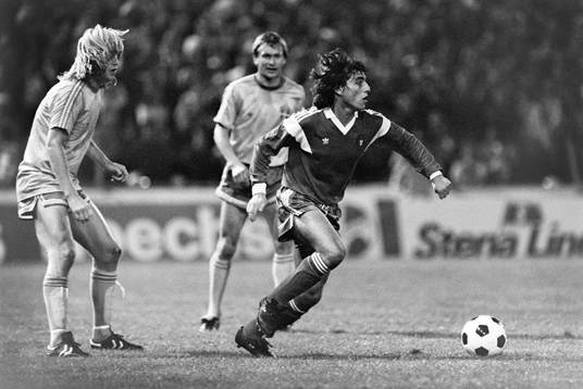 Paulo Futre, Portugal med bollen