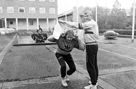 Göran Arnberg och Bengt Nilsson, målvakt leker