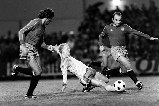 Anders Palmér i en glidtackling