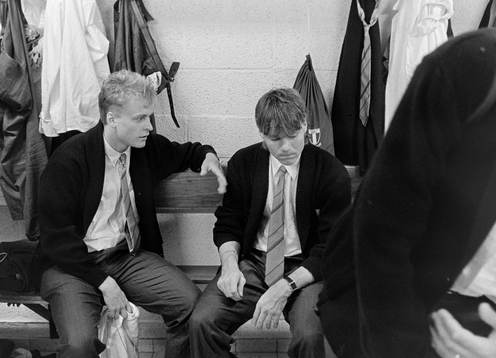 Jonas Thern och Joakim Nilsson i omklädningsrummet