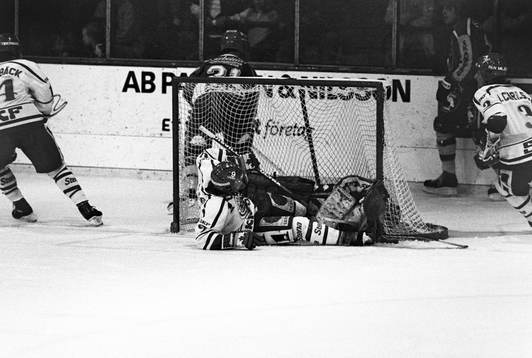Thomas Sjögren, Frölunda åker in i tyringes målvakt