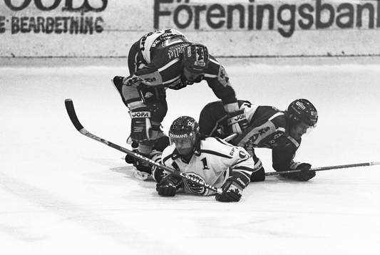 Thomas Sjögren, Frölunda stoppas av två tyringespelare