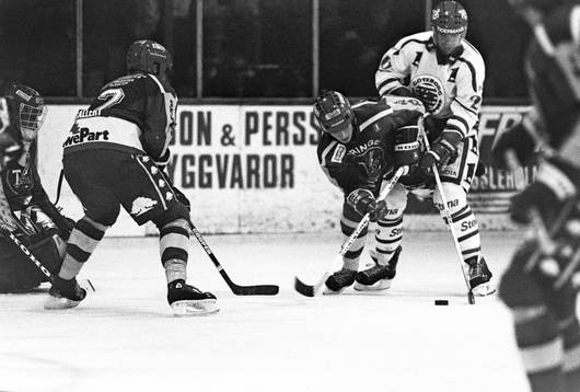 Peter Gustavsson, Frölunda i kamp om pucken