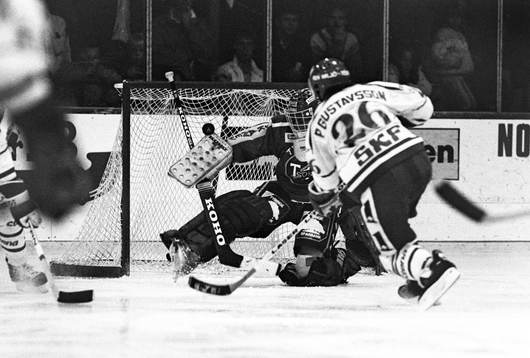 Peter Gustavsson, Frölunda fri med tyringes målvakt
