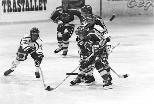 Kenneth Andersson, Frölunda i kamp om pucken