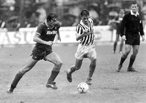Ian Rush, Juventus till höger i kamp om bollen