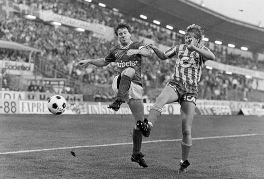 Malmös Ingemar Erlandsson i kamp om bollen