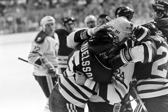 Ulf Samuelsson, Hartford i bråk med buffalos Ed Hospodar