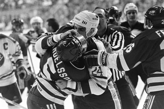 Ulf Samuelsson, Hartford i bråk med buffalos Ed Hospodar