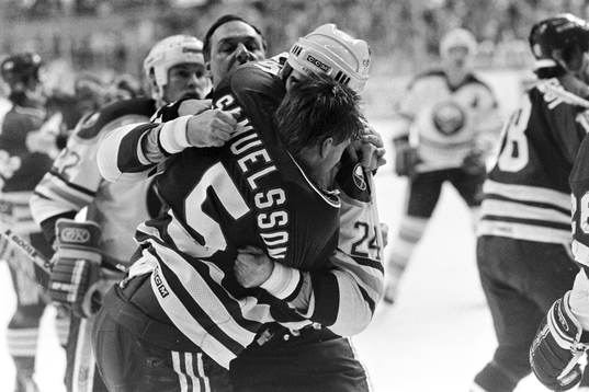 Ulf Samuelsson, Hartford i bråk med buffalos Ed Hospodar