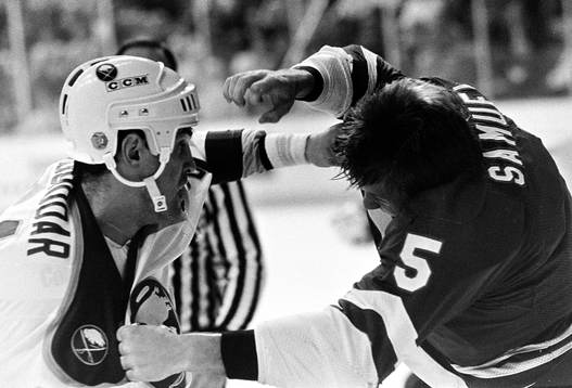 Ulf Samuelsson, Hartford i bråk med buffalos Ed Hospodar