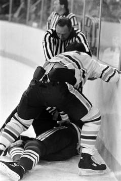 Ulf Samuelsson, Hartford i bråk med buffalos Ed Hospodar