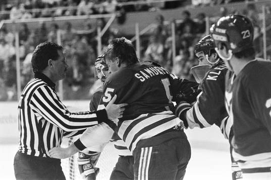 Ulf Samuelsson, Hartford i bråk