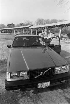 Ulf Dahlén med sin Volvo