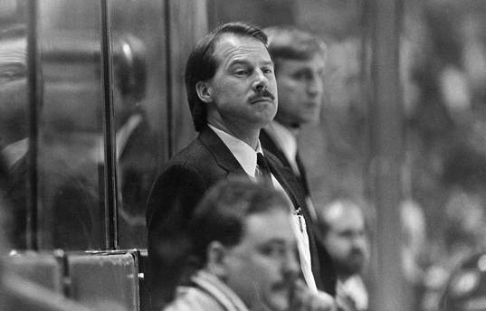 Mike Keenan, tränare i Philadelphia