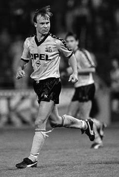 Hasse Holmqvist, Young Boys