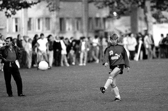 Hasse Holmqvist, Young Boys