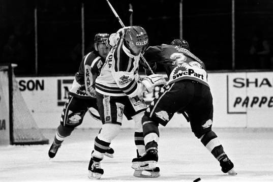 Jerry Persson, Tyringe i kamp om pucken med en malmöspelare
