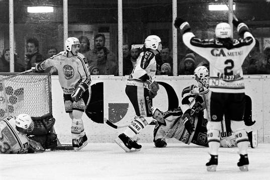 Tuffa tag , Rögles Billy Nilsson, målvakt och Hannu Niemi