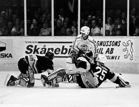 Skellefteås målvakt Ulf Nilsson är ute på hal is