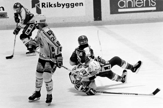 Frölundas Christer Kellgren och rögles Anders Jonsson i