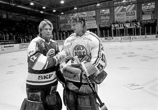 Claes Holmberg, målvakt i Frölunda och Billy Nilsson,