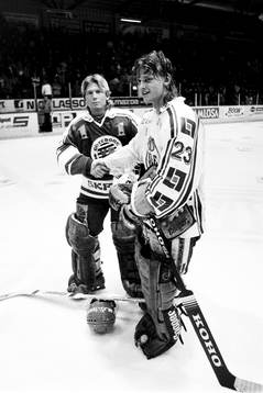 Claes Holmberg, målvakt i Frölunda och Billy Nilsson,