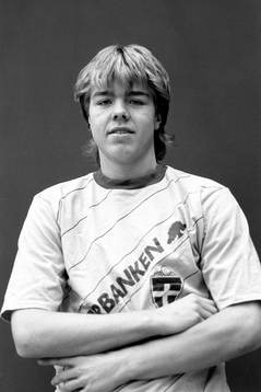 Tomas Brolin i landslagströjan