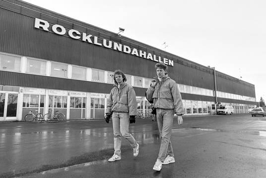 Jens Blennborn och Marcus Thuresson utanför Rocklundahallen