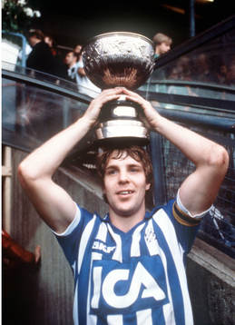 Conny Carlsson med SM-bucklan