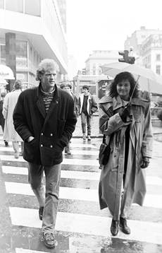 Håkan Lindman med fästmö Anna de Lillo på stan