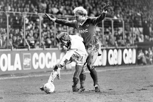 Mats Magnusson, Benfica i kamp om bollen