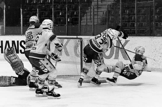 Carl-Erik Larsson, Leksand går hårt åt djurgårdens