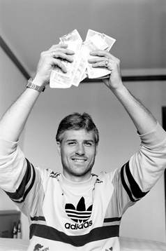 Glenn Hysén med hundralappar
