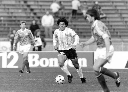 Diego Maradona, Argentina med bollen