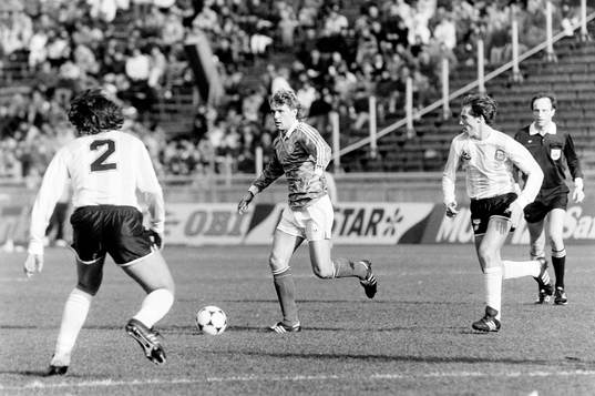 Dieter Eckstein, Västtyskland med bollen