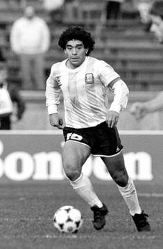 Diego Maradona, Argentina med bollen