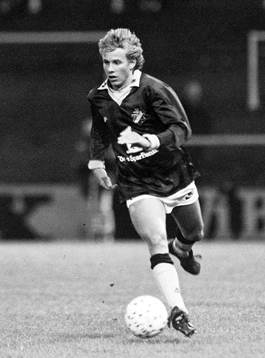 Niclas Kindvall, AIK med bollen