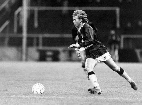 Niclas Kindvall, AIK med bollen