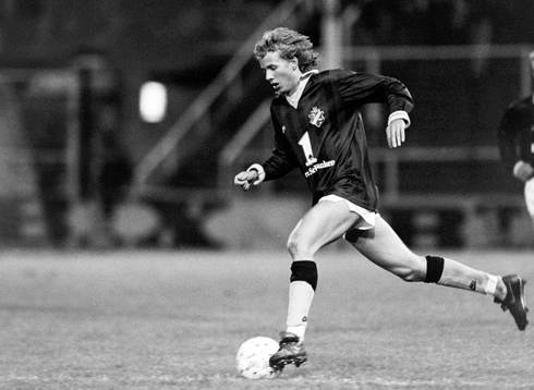 Niclas Kindvall, AIK med bollen
